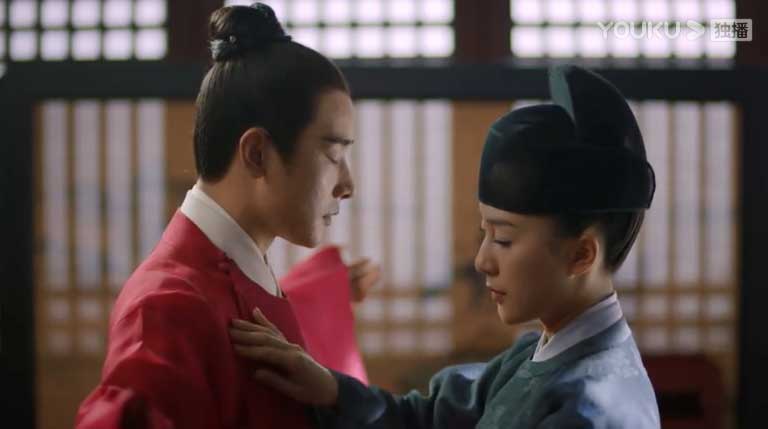 Royal Nirvana: the maid wears clothes for Luo Jing