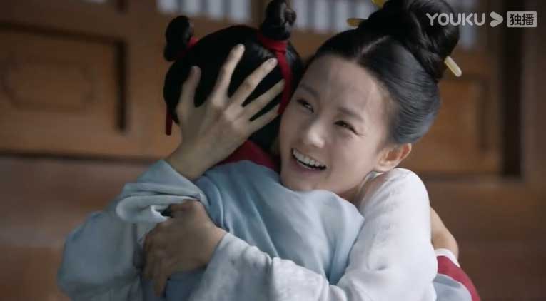 Royal Nirvana: Li Yi Tong hugs his brother