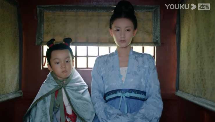 Royal Nirvana: Li Yi Tong stays with her brother in  the carriage